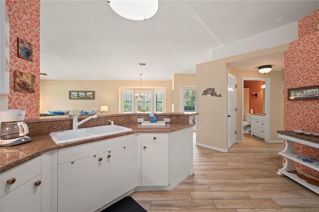 На продажу: $319,000 (2 спален, 2 ванн, 1162 Квадратных фут)