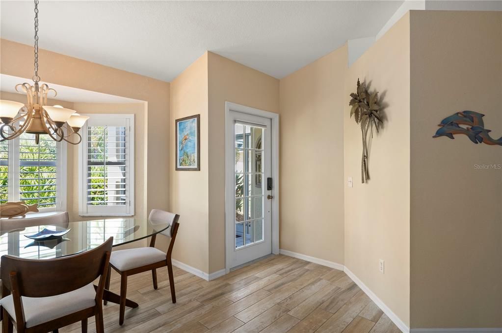 На продажу: $319,000 (2 спален, 2 ванн, 1162 Квадратных фут)