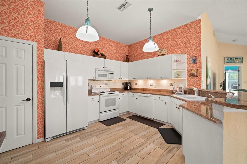 На продажу: $319,000 (2 спален, 2 ванн, 1162 Квадратных фут)