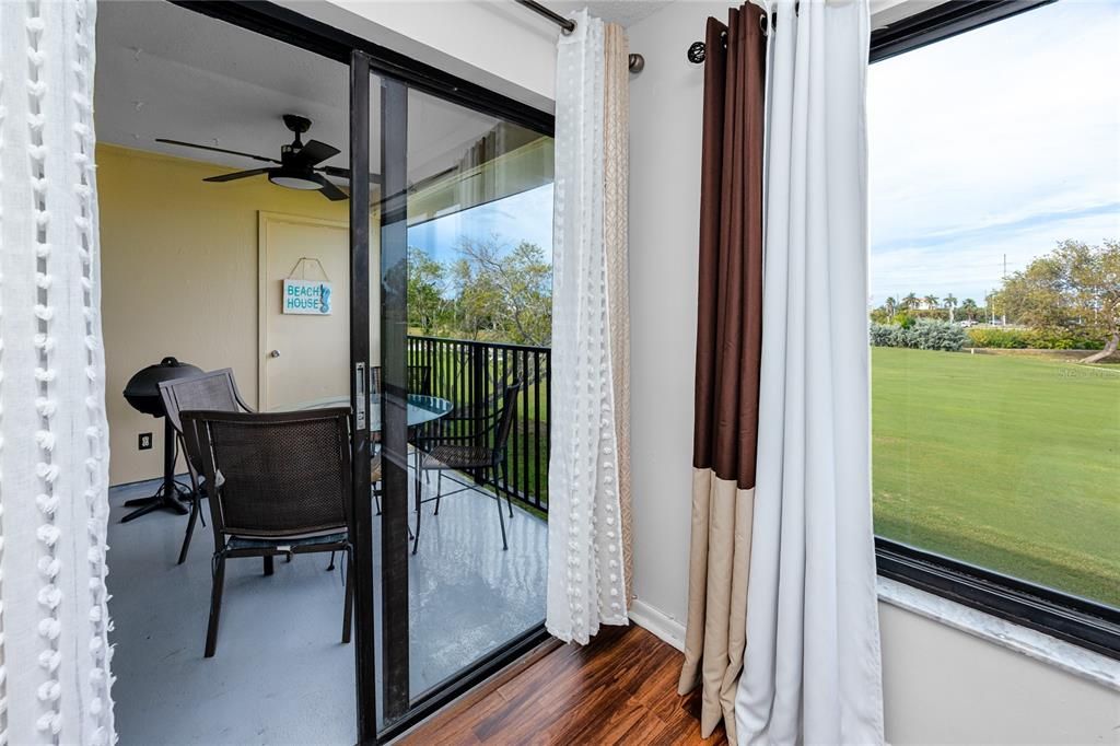 待售: $319,900 (2 贝兹, 2 浴室, 890 平方英尺)