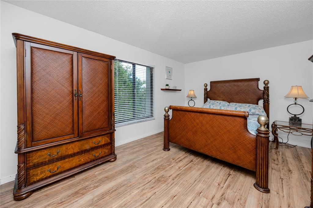 待售: $319,900 (2 贝兹, 2 浴室, 890 平方英尺)