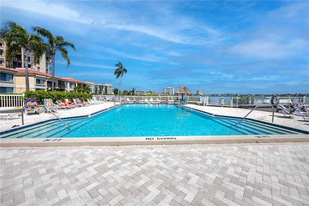 待售: $319,900 (2 贝兹, 2 浴室, 890 平方英尺)