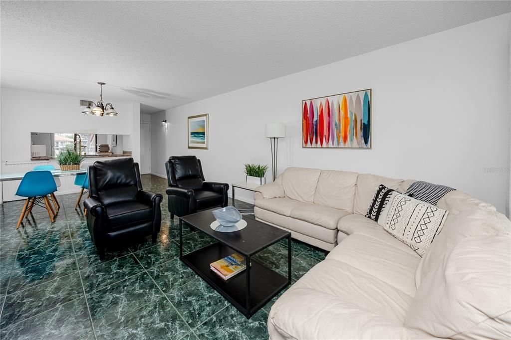 待售: $319,900 (2 贝兹, 2 浴室, 890 平方英尺)