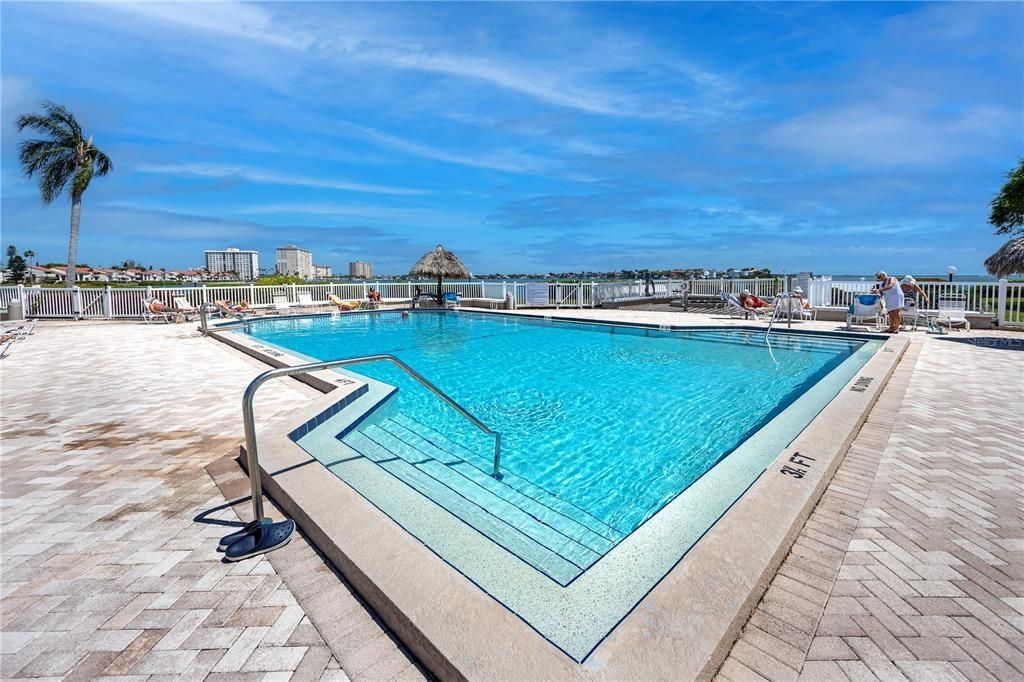 待售: $319,900 (2 贝兹, 2 浴室, 890 平方英尺)