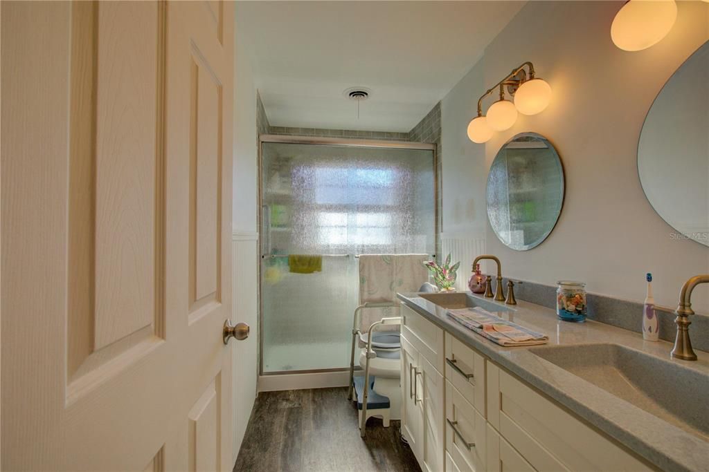 На продажу: $269,000 (2 спален, 2 ванн, 1507 Квадратных фут)