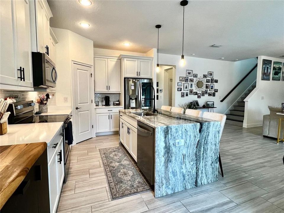 For Rent: $5,500 (4 beds, 2 baths, 2370 Square Feet)