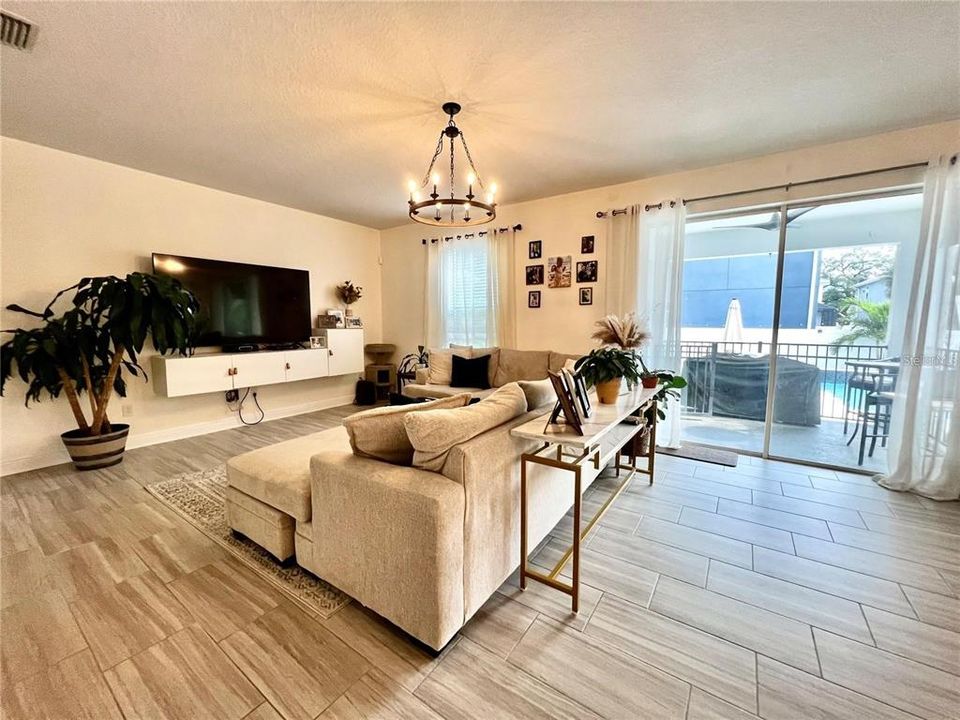 For Rent: $5,500 (4 beds, 2 baths, 2370 Square Feet)