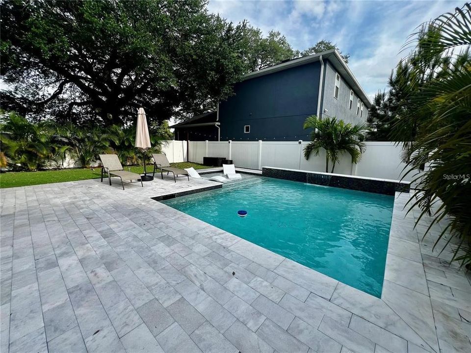 For Rent: $5,500 (4 beds, 2 baths, 2370 Square Feet)