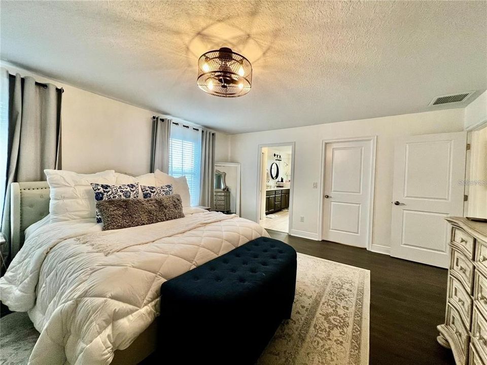 For Rent: $5,500 (4 beds, 2 baths, 2370 Square Feet)