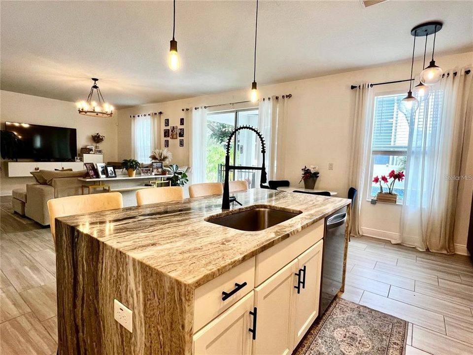 For Rent: $5,500 (4 beds, 2 baths, 2370 Square Feet)