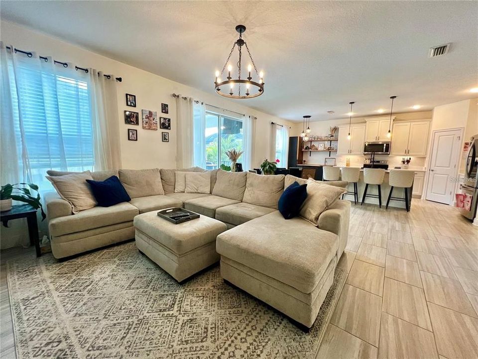 For Rent: $5,500 (4 beds, 2 baths, 2370 Square Feet)