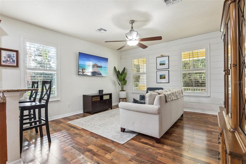 En Venta: $470,000 (4 camas, 2 baños, 1868 Pies cuadrados)