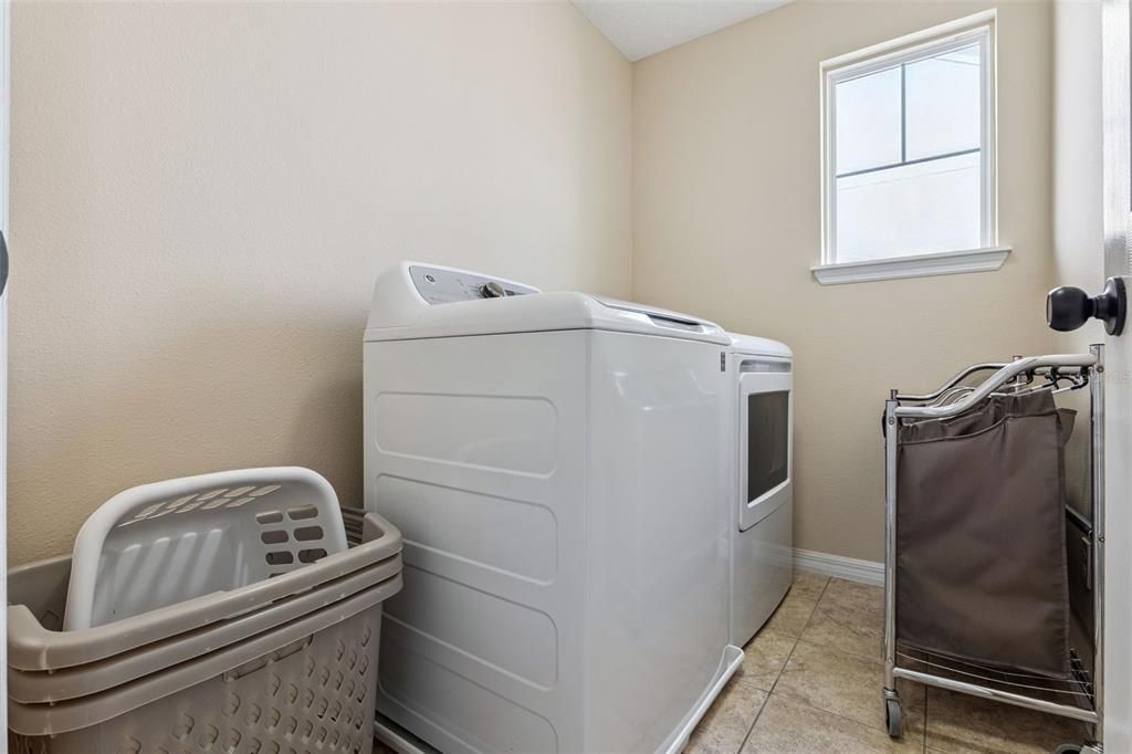 En Venta: $470,000 (4 camas, 2 baños, 1868 Pies cuadrados)