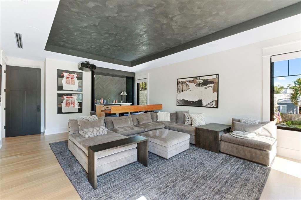 En Renta: $20,000 (4 camas, 5 baños, 5400 Pies cuadrados)