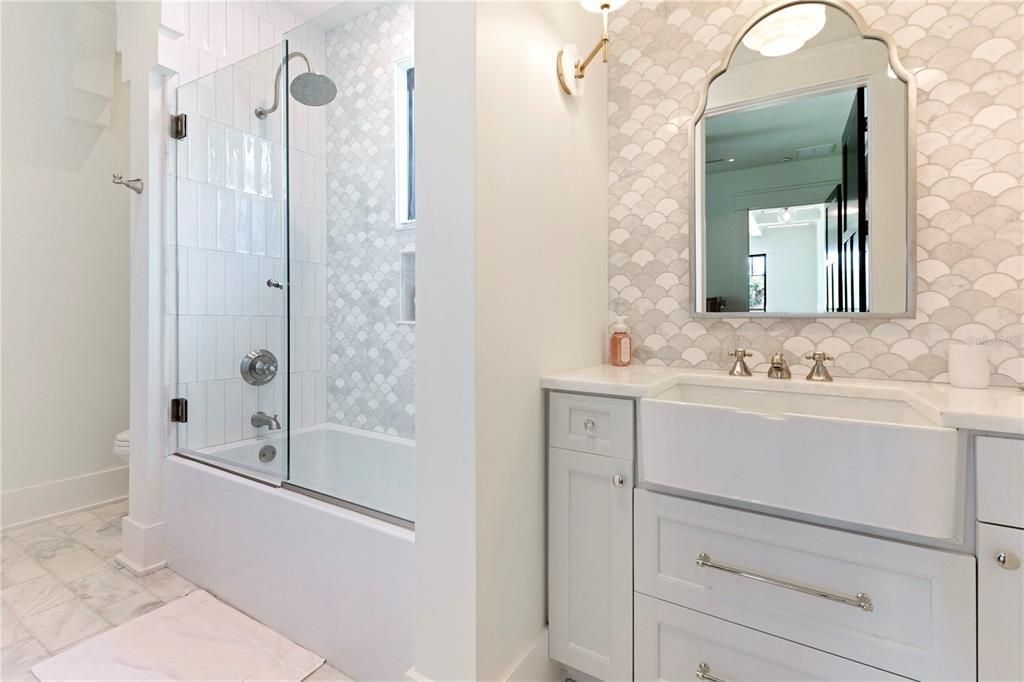 En Renta: $20,000 (4 camas, 5 baños, 5400 Pies cuadrados)