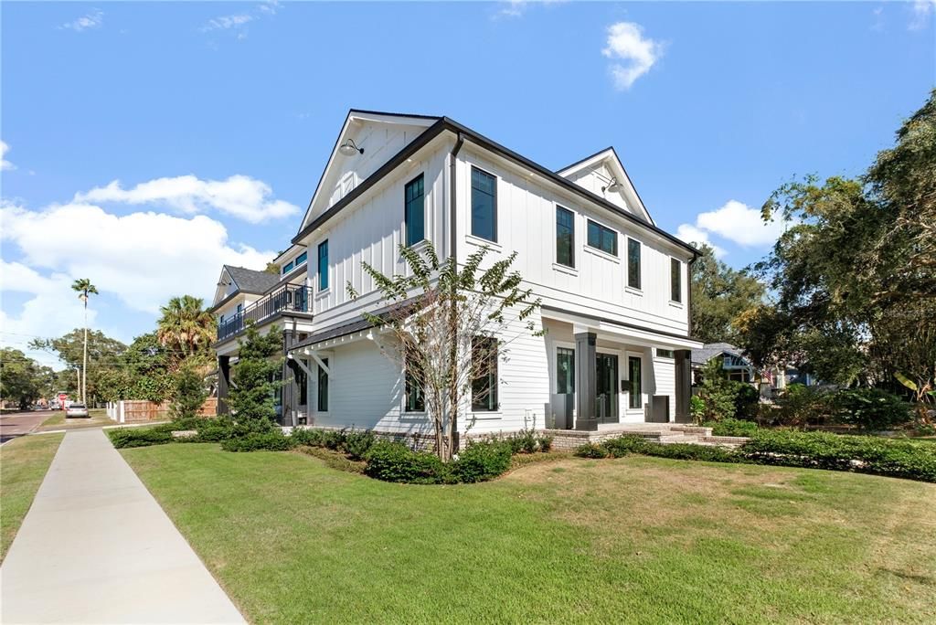 En Renta: $20,000 (4 camas, 5 baños, 5400 Pies cuadrados)