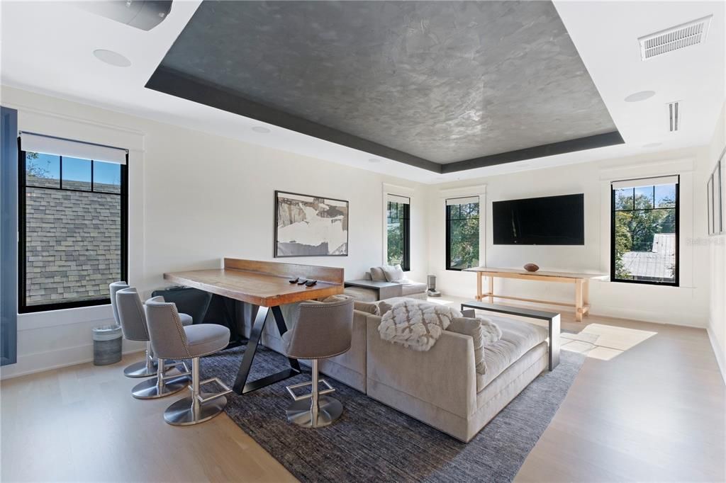 En Renta: $20,000 (4 camas, 5 baños, 5400 Pies cuadrados)