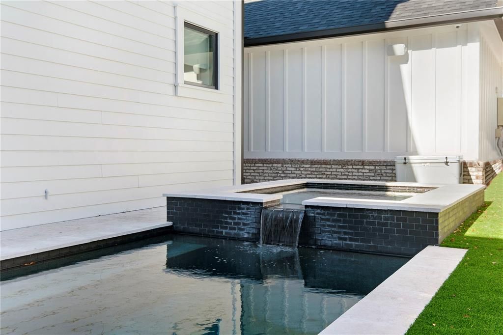 En Renta: $20,000 (4 camas, 5 baños, 5400 Pies cuadrados)