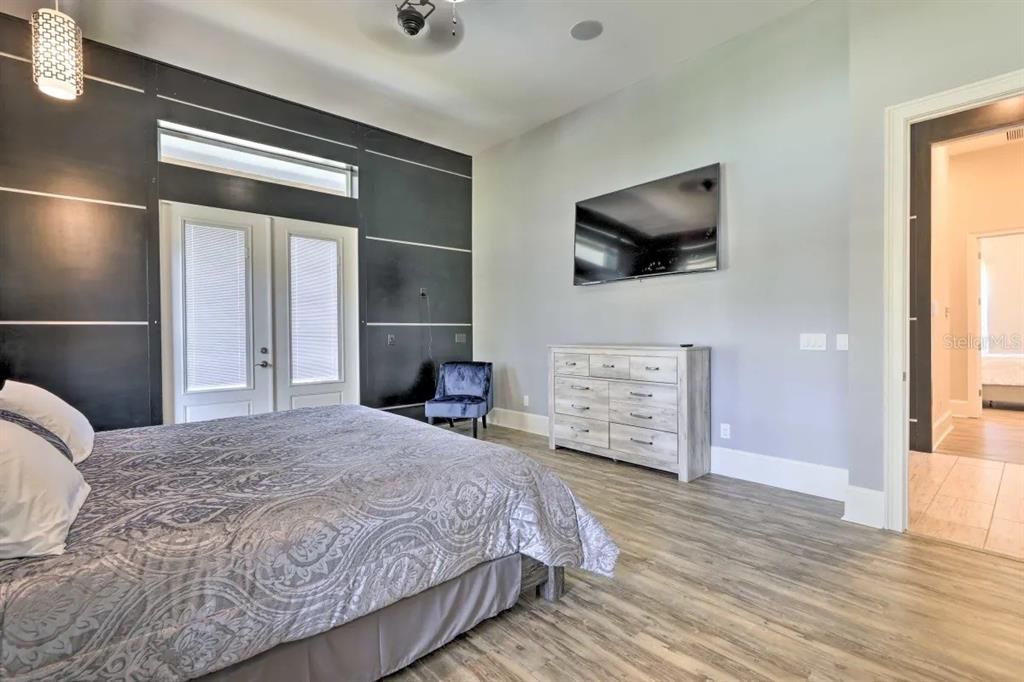 For Rent: $5,000 (5 beds, 3 baths, 3484 Square Feet)