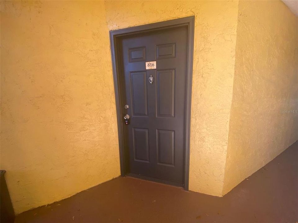 For Sale: $125,000 (1 beds, 1 baths, 636 Square Feet)