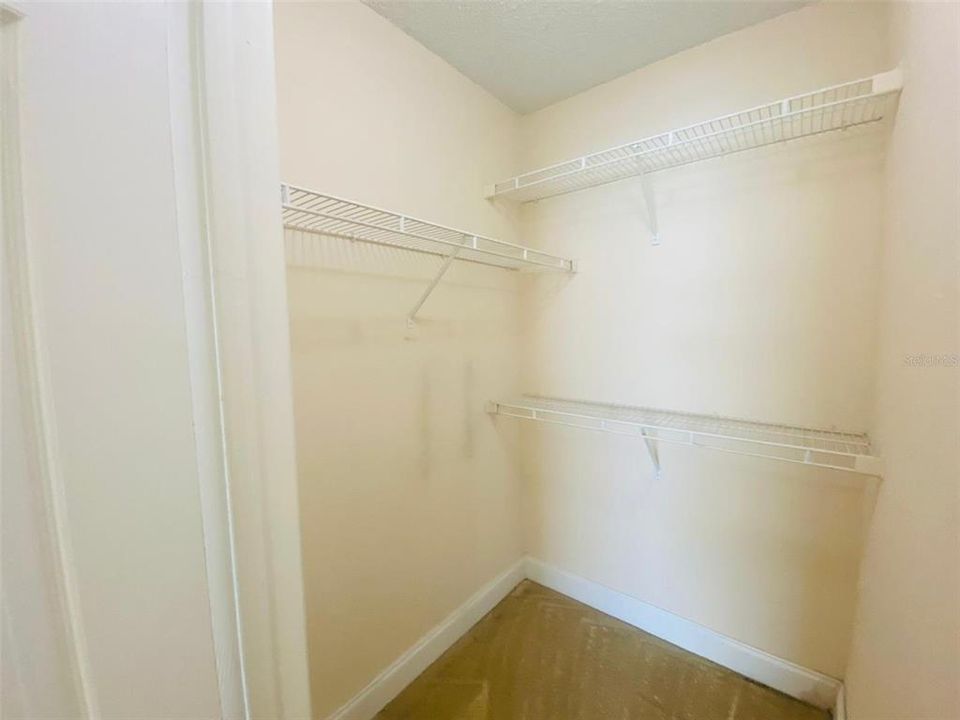 For Sale: $125,000 (1 beds, 1 baths, 636 Square Feet)