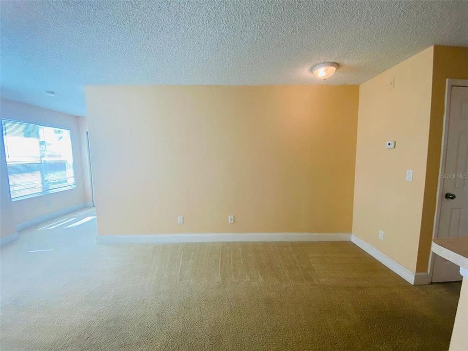 For Sale: $125,000 (1 beds, 1 baths, 636 Square Feet)