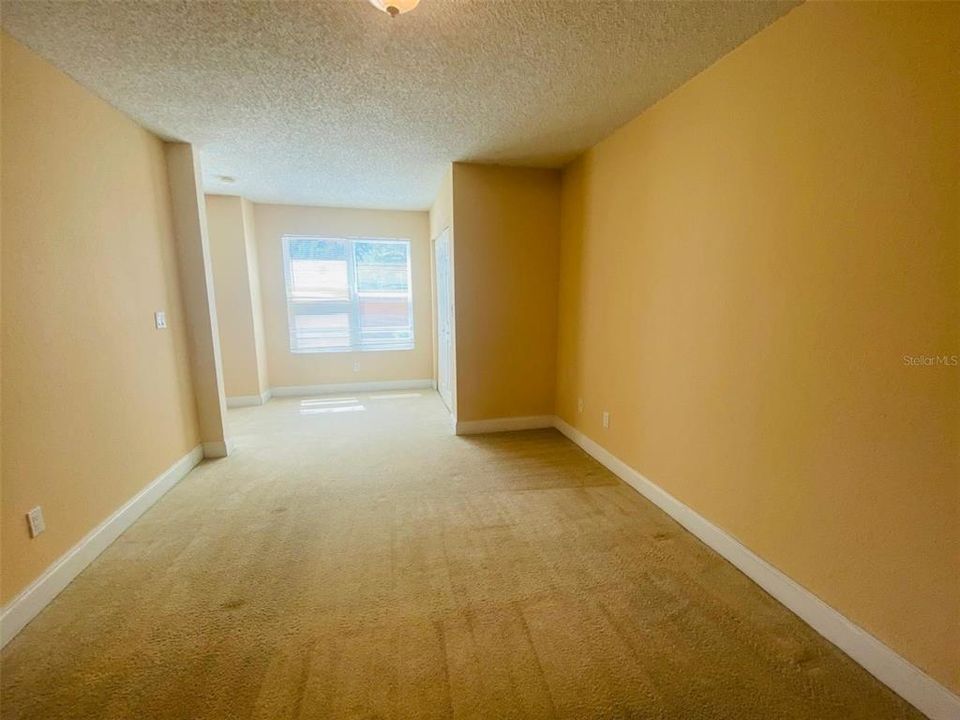 For Sale: $125,000 (1 beds, 1 baths, 636 Square Feet)