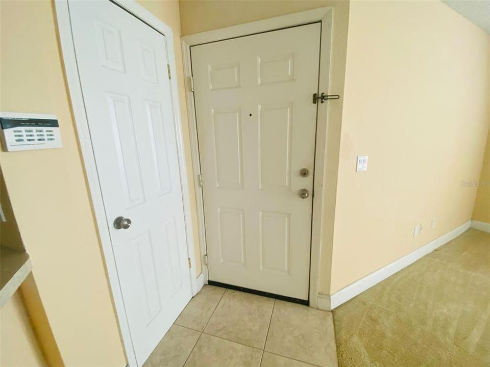 For Sale: $125,000 (1 beds, 1 baths, 636 Square Feet)