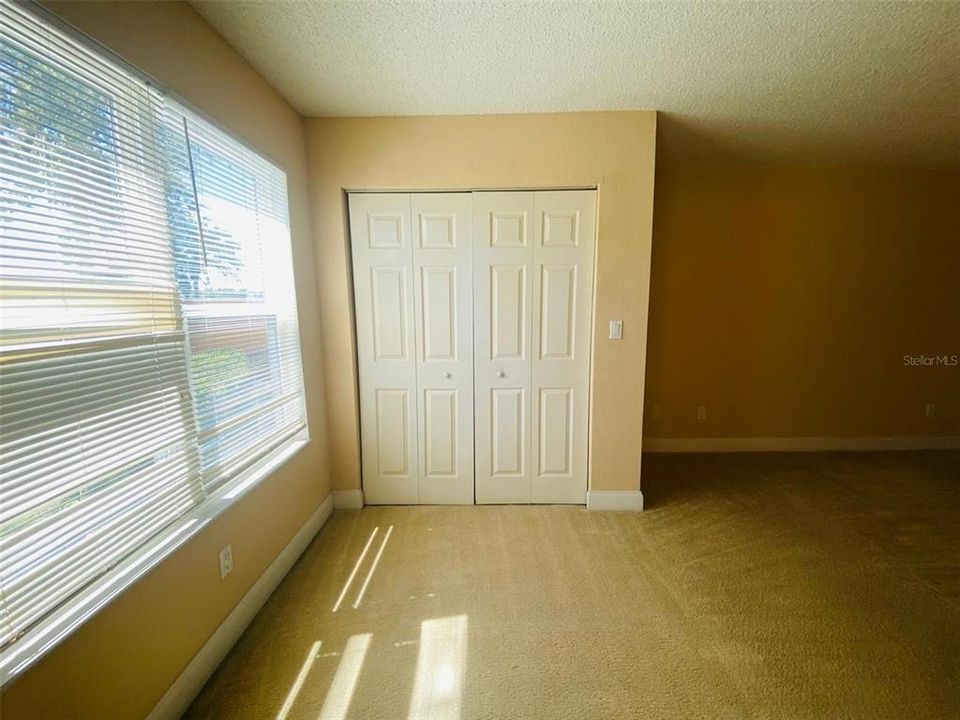 For Sale: $125,000 (1 beds, 1 baths, 636 Square Feet)