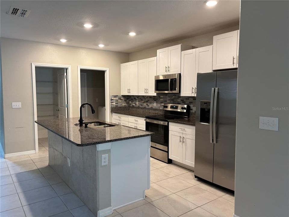 В аренду: $2,500 (5 спален, 2 ванн, 2376 Квадратных фут)