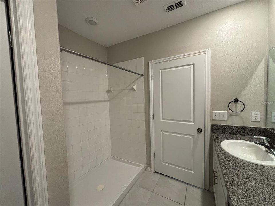 В аренду: $2,500 (5 спален, 2 ванн, 2376 Квадратных фут)