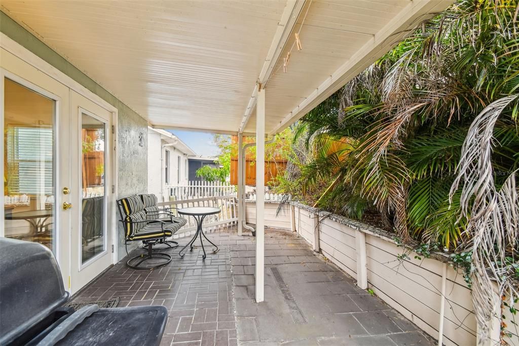 For Sale: $179,000 (2 beds, 2 baths, 984 Square Feet)