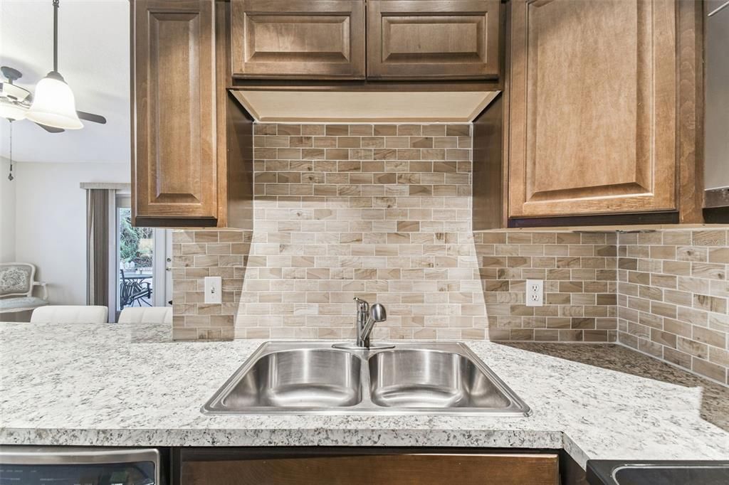 For Sale: $179,000 (2 beds, 2 baths, 984 Square Feet)