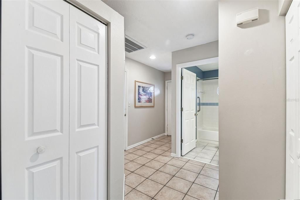 For Sale: $179,000 (2 beds, 2 baths, 984 Square Feet)