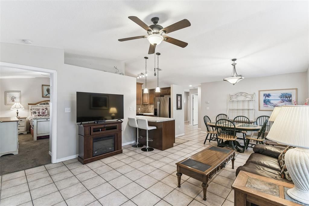 For Sale: $179,000 (2 beds, 2 baths, 984 Square Feet)