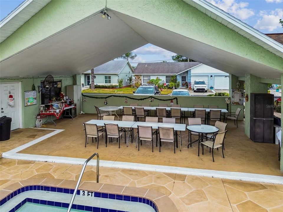 For Sale: $179,000 (2 beds, 2 baths, 984 Square Feet)