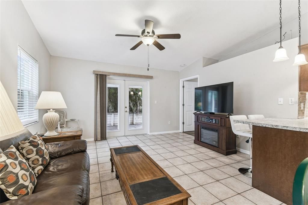 For Sale: $179,000 (2 beds, 2 baths, 984 Square Feet)