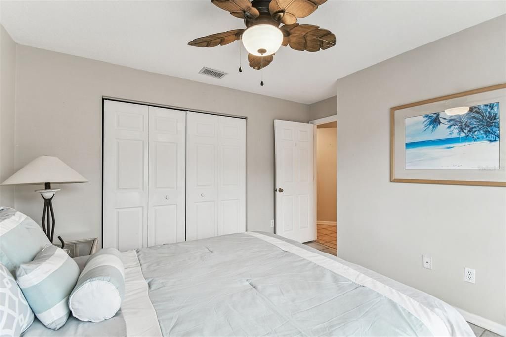 For Sale: $179,000 (2 beds, 2 baths, 984 Square Feet)