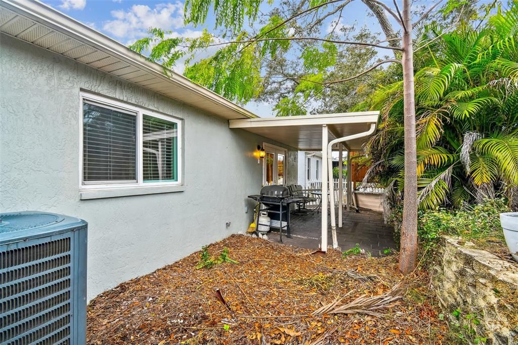 For Sale: $179,000 (2 beds, 2 baths, 984 Square Feet)