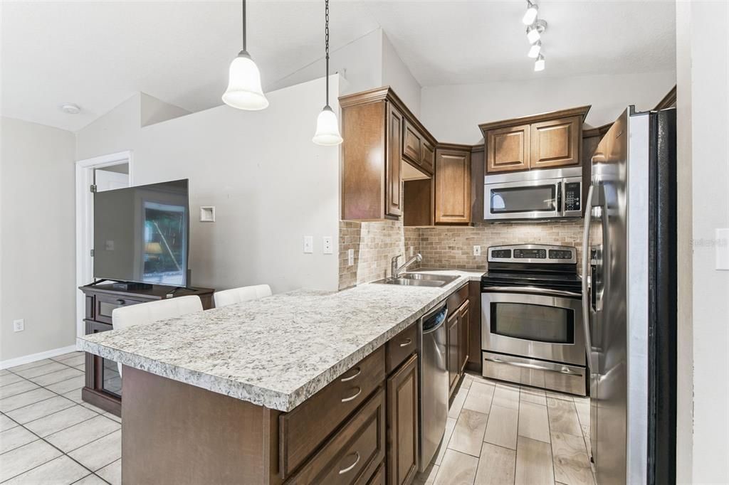 For Sale: $179,000 (2 beds, 2 baths, 984 Square Feet)