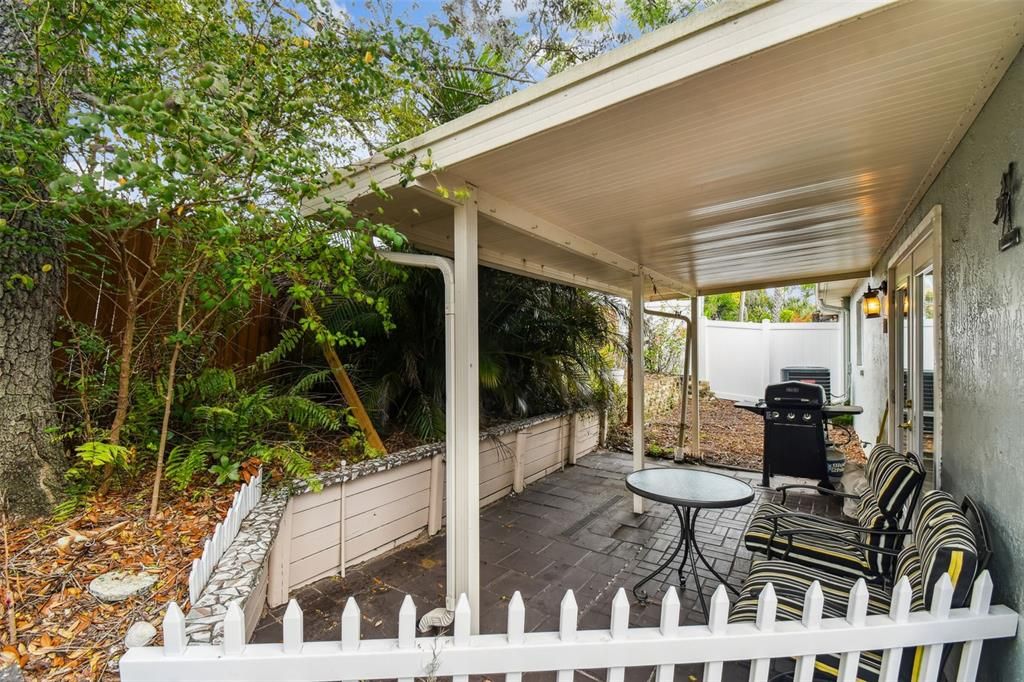 For Sale: $179,000 (2 beds, 2 baths, 984 Square Feet)