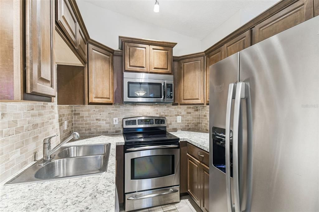 For Sale: $179,000 (2 beds, 2 baths, 984 Square Feet)