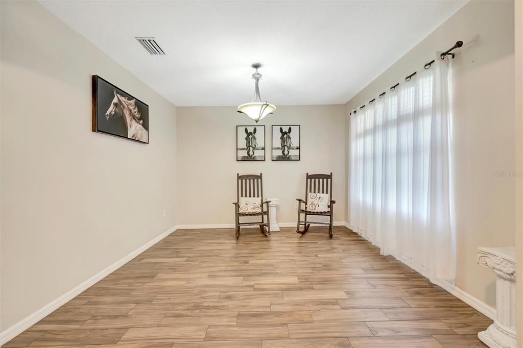 待售: $419,000 (4 贝兹, 2 浴室, 2505 平方英尺)