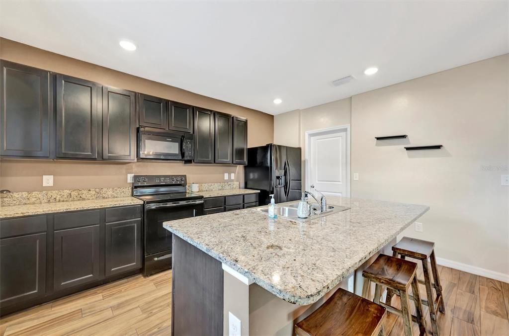 待售: $419,000 (4 贝兹, 2 浴室, 2505 平方英尺)