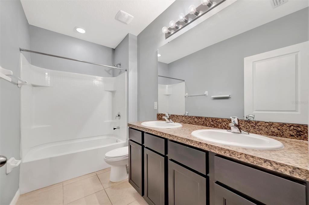 待售: $419,000 (4 贝兹, 2 浴室, 2505 平方英尺)