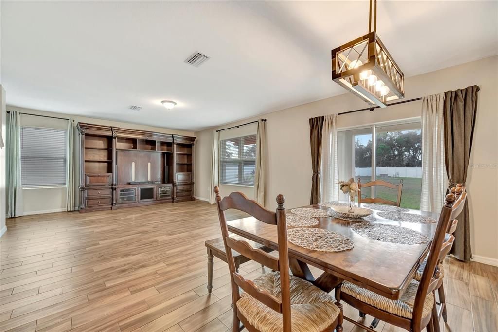 待售: $419,000 (4 贝兹, 2 浴室, 2505 平方英尺)