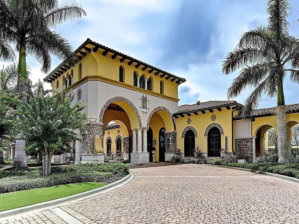 For Sale: $337,500 (2 beds, 2 baths, 1572 Square Feet)