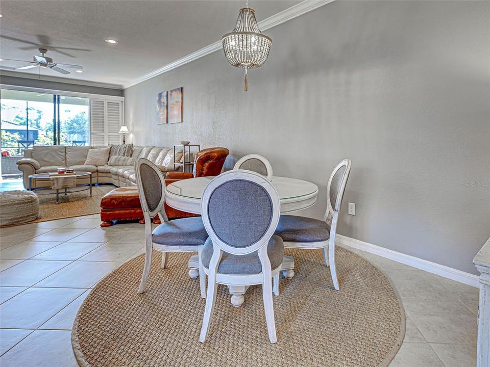 For Sale: $337,500 (2 beds, 2 baths, 1572 Square Feet)