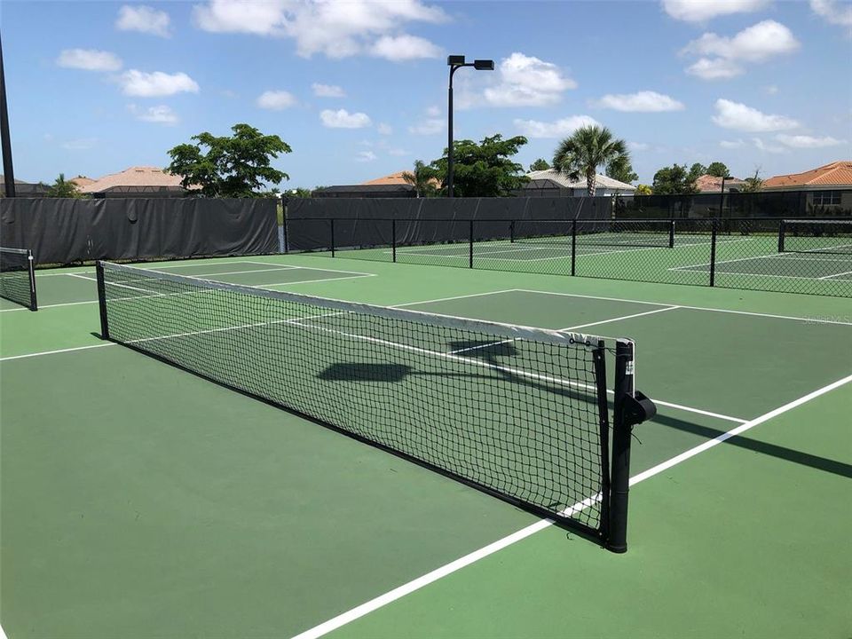 For Sale: $337,500 (2 beds, 2 baths, 1572 Square Feet)