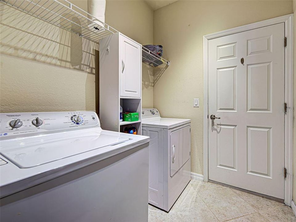 For Sale: $337,500 (2 beds, 2 baths, 1572 Square Feet)